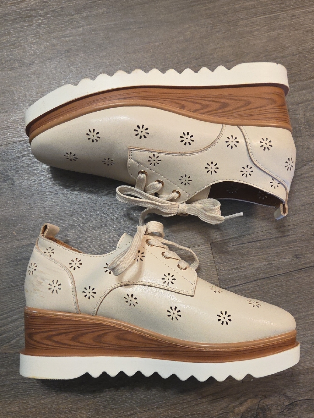 Light Cream Women's Lace-Up Platform Oxfords - Picture 2 of 14